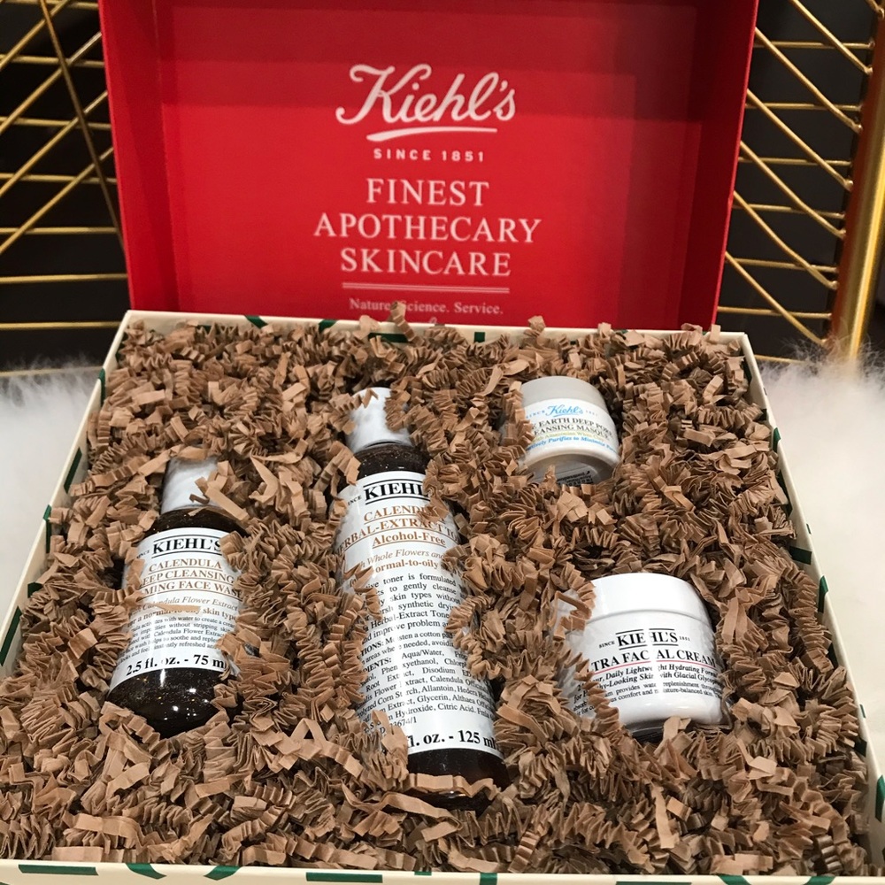 Kiehl’s Facial Favorites Set NWT